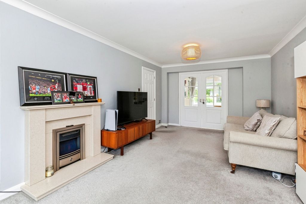 Property photo 3 of 17 Photo