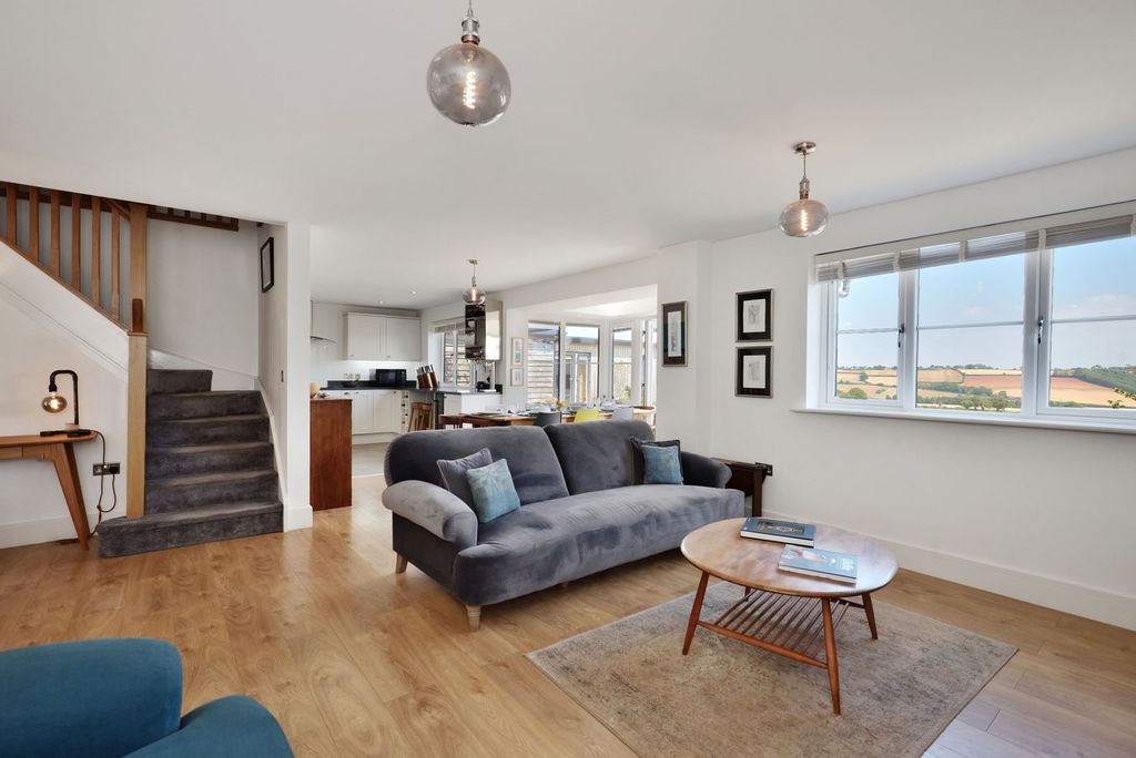 Property photo 3 of 48