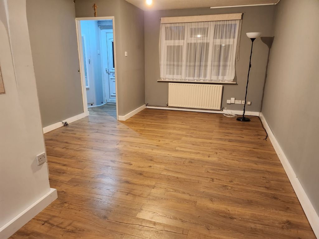 Property photo 3 of 10 Lounge