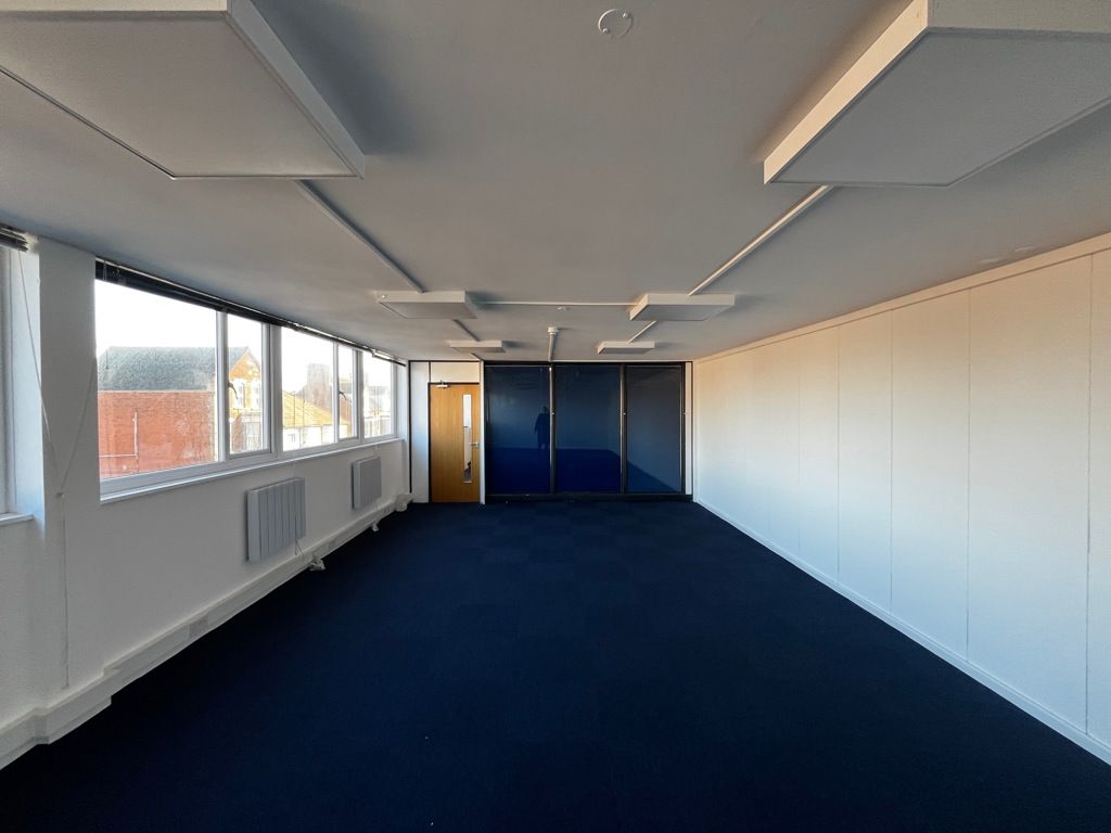 Property photo 1 of 7 Photo 6