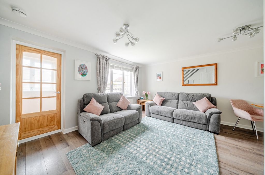 Property photo 3 of 17 1335659-17-689c75...
