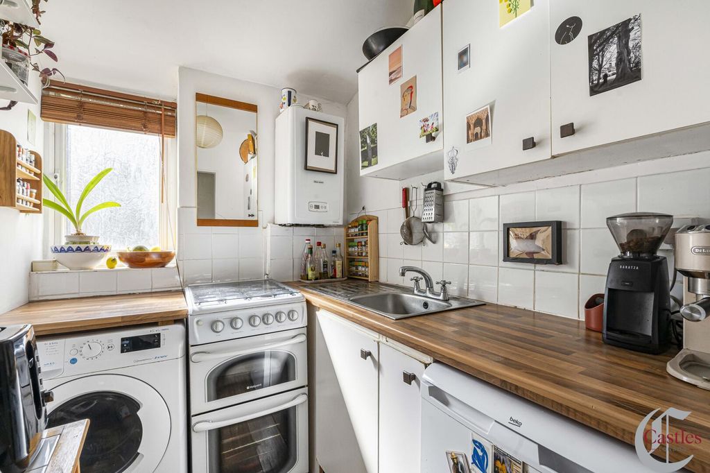 Property photo 3 of 17 Kitchen