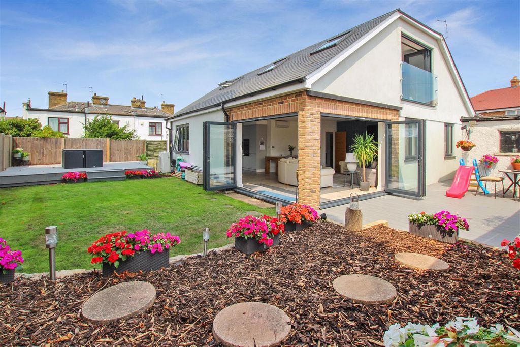 Property photo 1 of 24