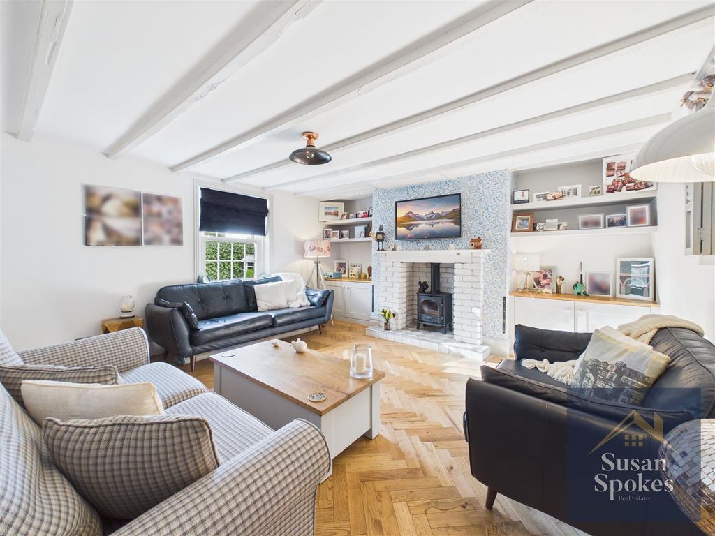 Property photo 2 of 34 Cam01858G0-Pr0225-Still026.Jpg