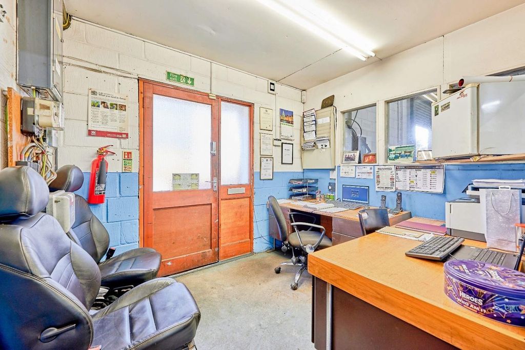 Property photo 3 of 7