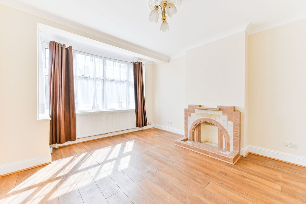 Property photo 2 of 25