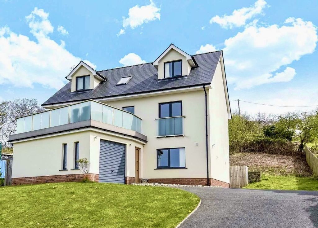 Property photo 1 of 24 4 Bedroom Detached For Sale