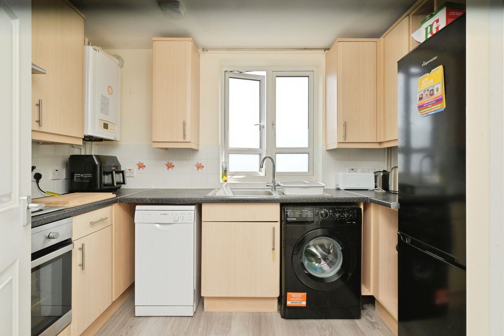 Property photo 2 of 9