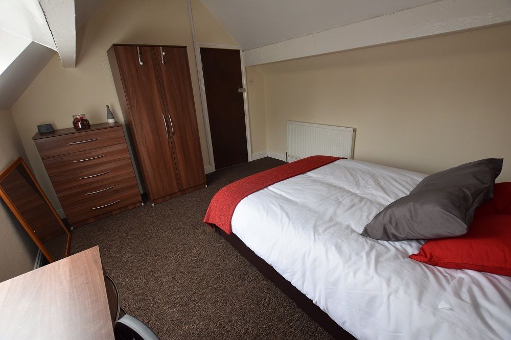 Property photo 3 of 7 Double Bedroom
