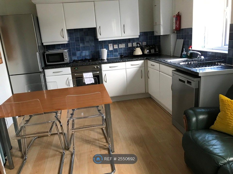 Property photo 3 of 9 Kitchen
