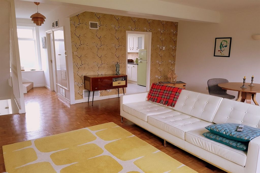 Property photo 2 of 14 Living Room
