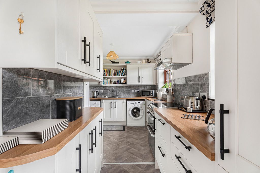 Property photo 3 of 32