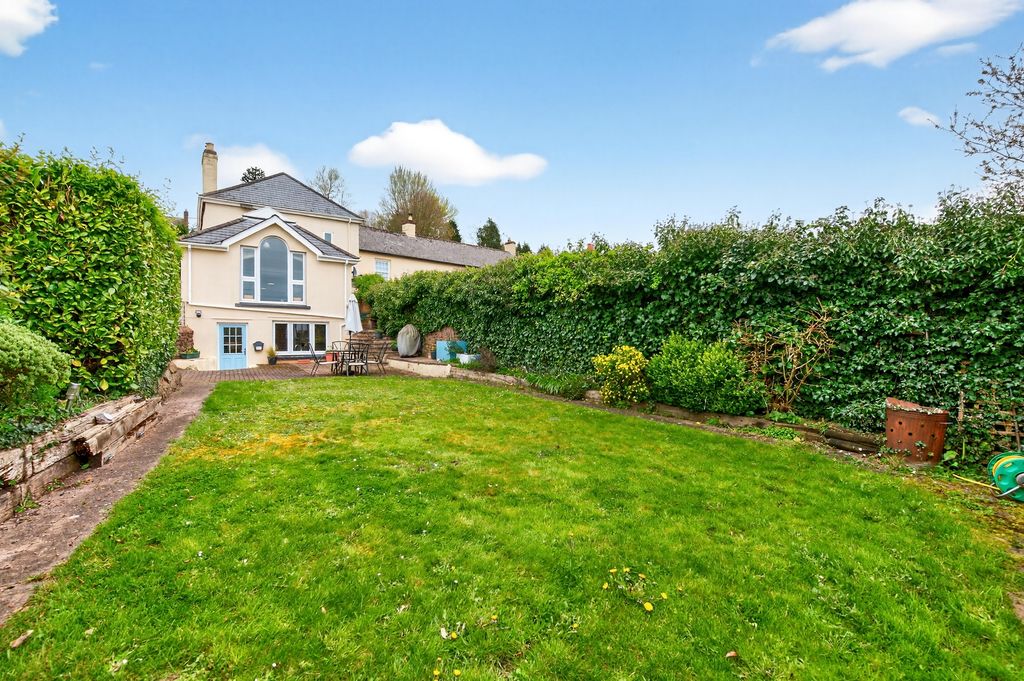 Property photo 2 of 19