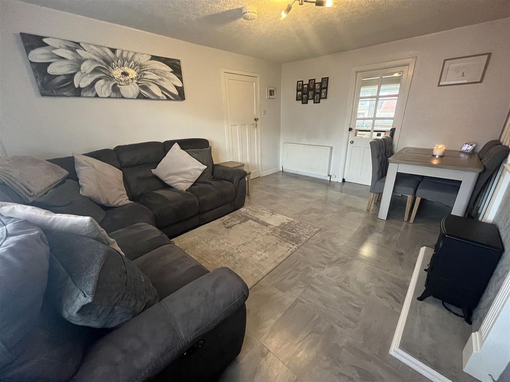 Property photo 3 of 21 Lounge