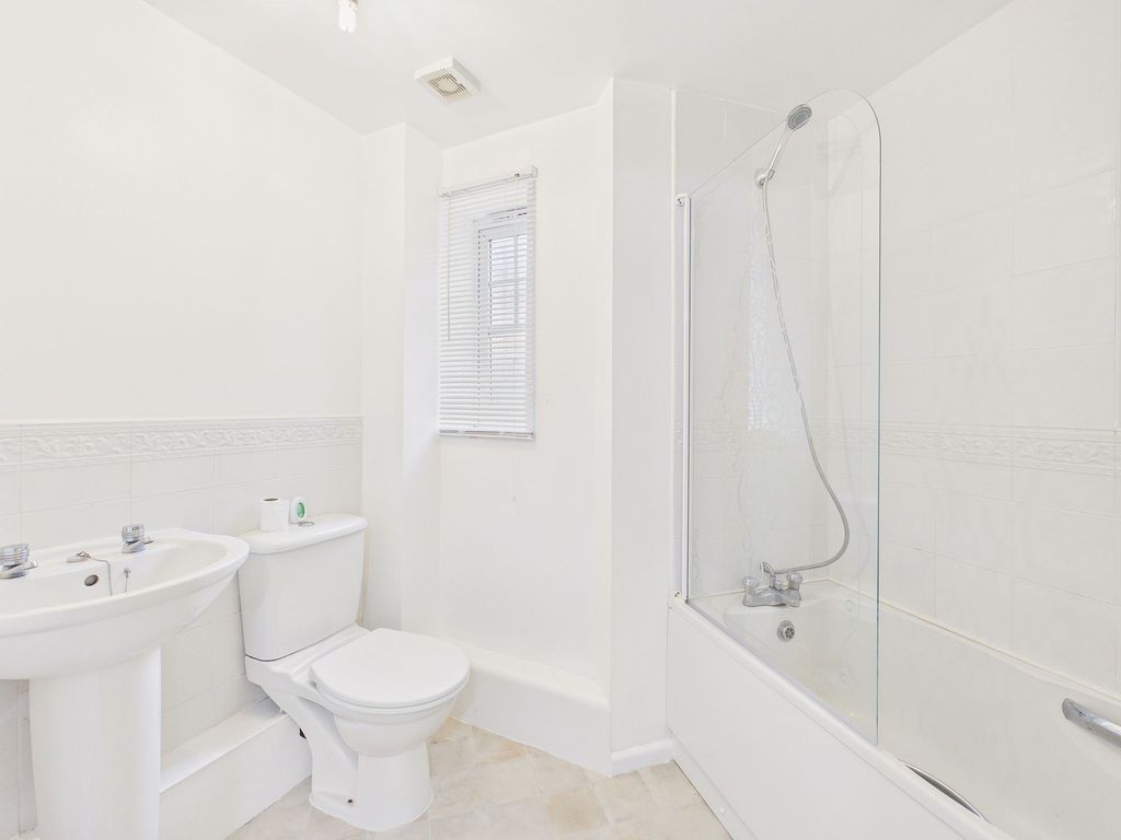 Property photo 3 of 7 Bathroom