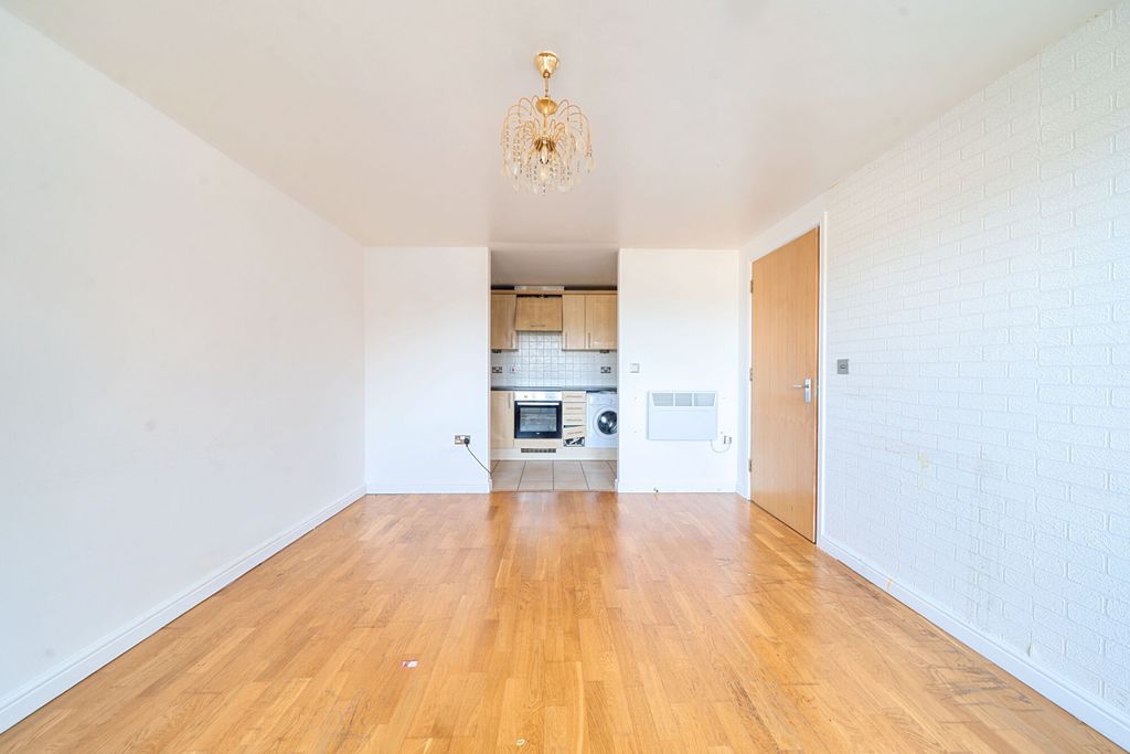 Property photo 3 of 15 1339883-5-689A01c...
