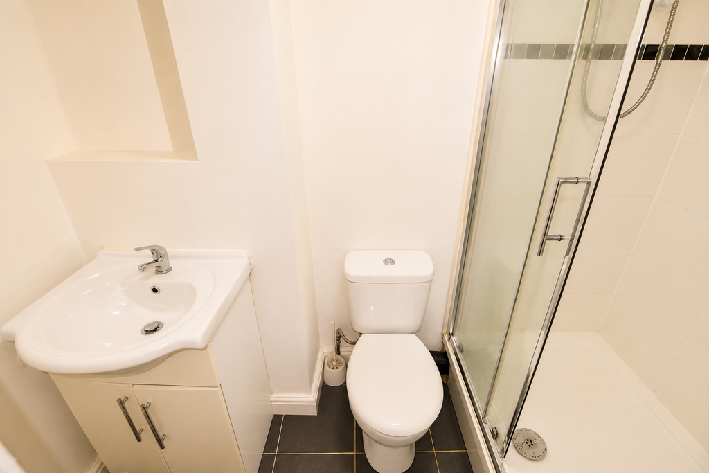 Property photo 3 of 3 131B Bathroom - Use