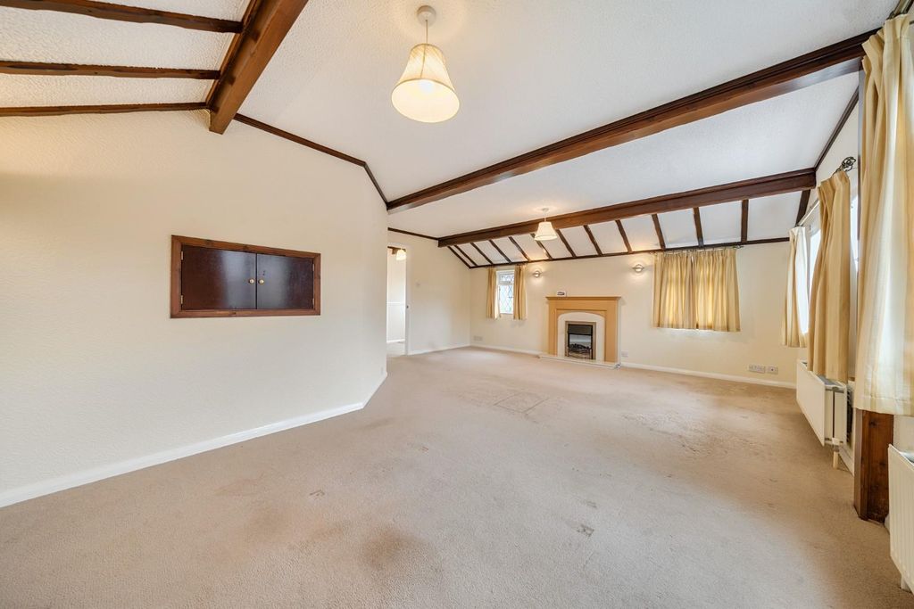 Property photo 3 of 21 Lounge Diner.Jpg