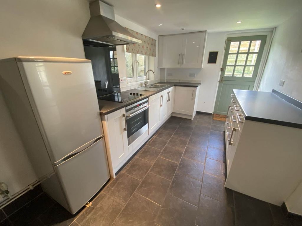 Property photo 2 of 9 Kitchen