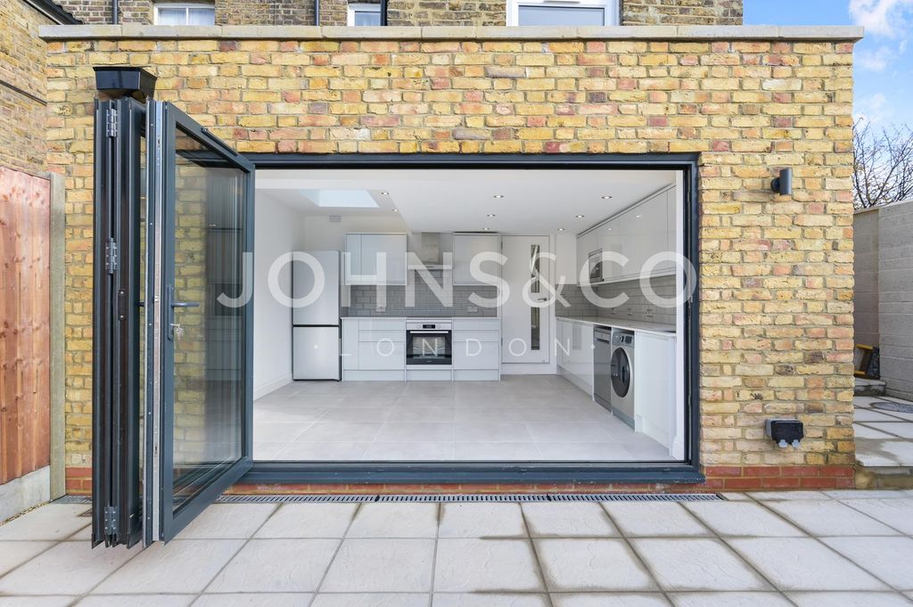 Property photo 3 of 12