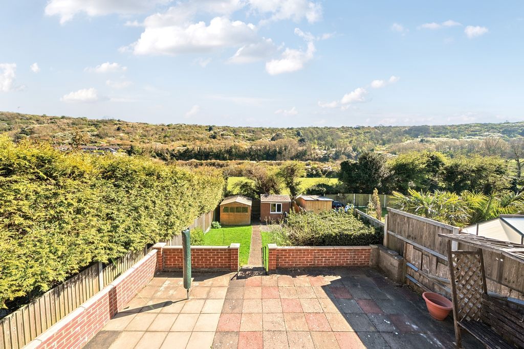 Property photo 2 of 21 Garden