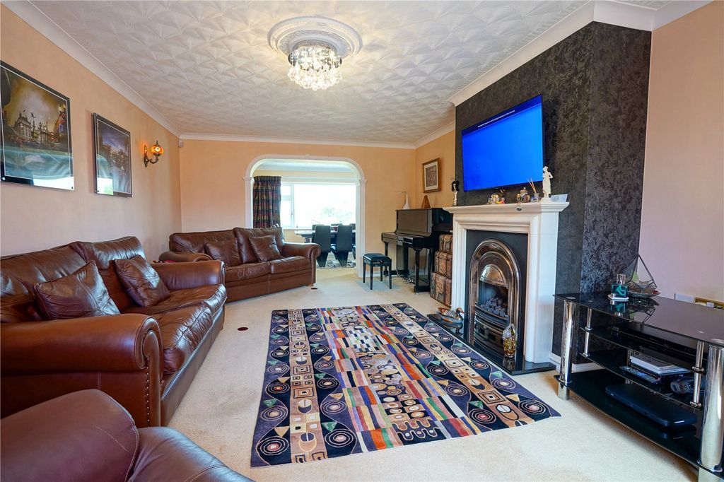 Property photo 2 of 21 Picture No. 15