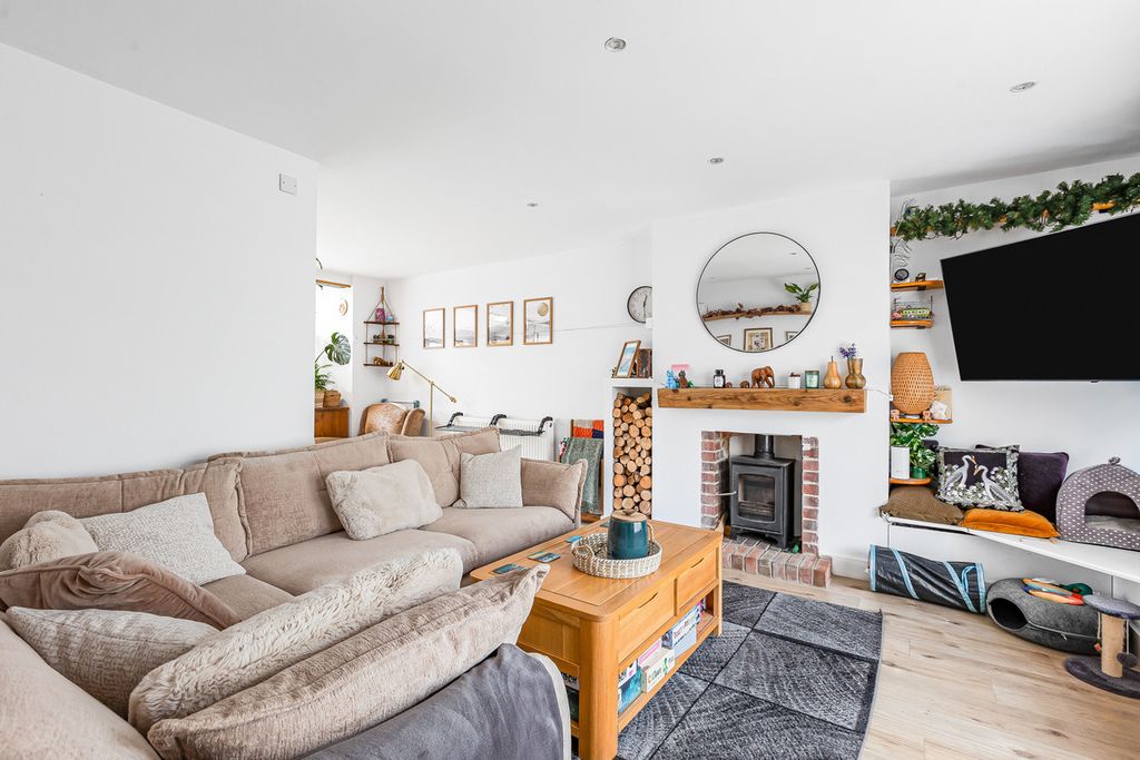 Property photo 2 of 16