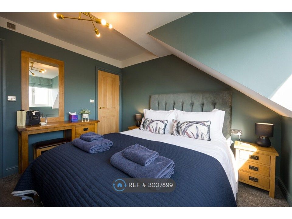Property photo 3 of 10 King Sized Attic Bedroom With En-Suite Shower Room