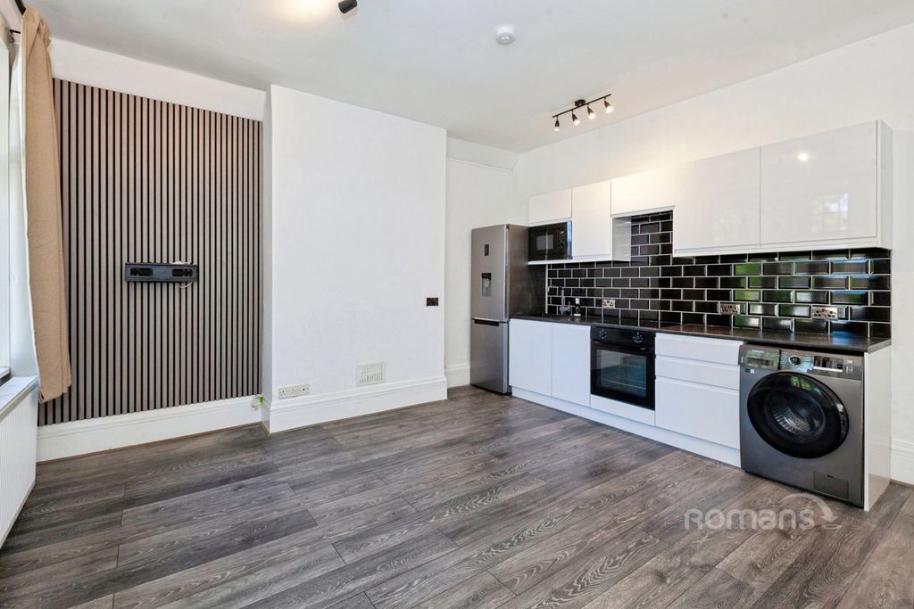 Property photo 3 of 15 Pbox-Img.Jpg