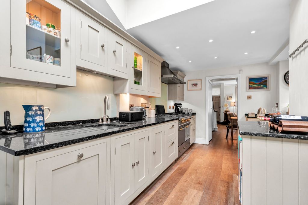 Property photo 3 of 16 Kitchen