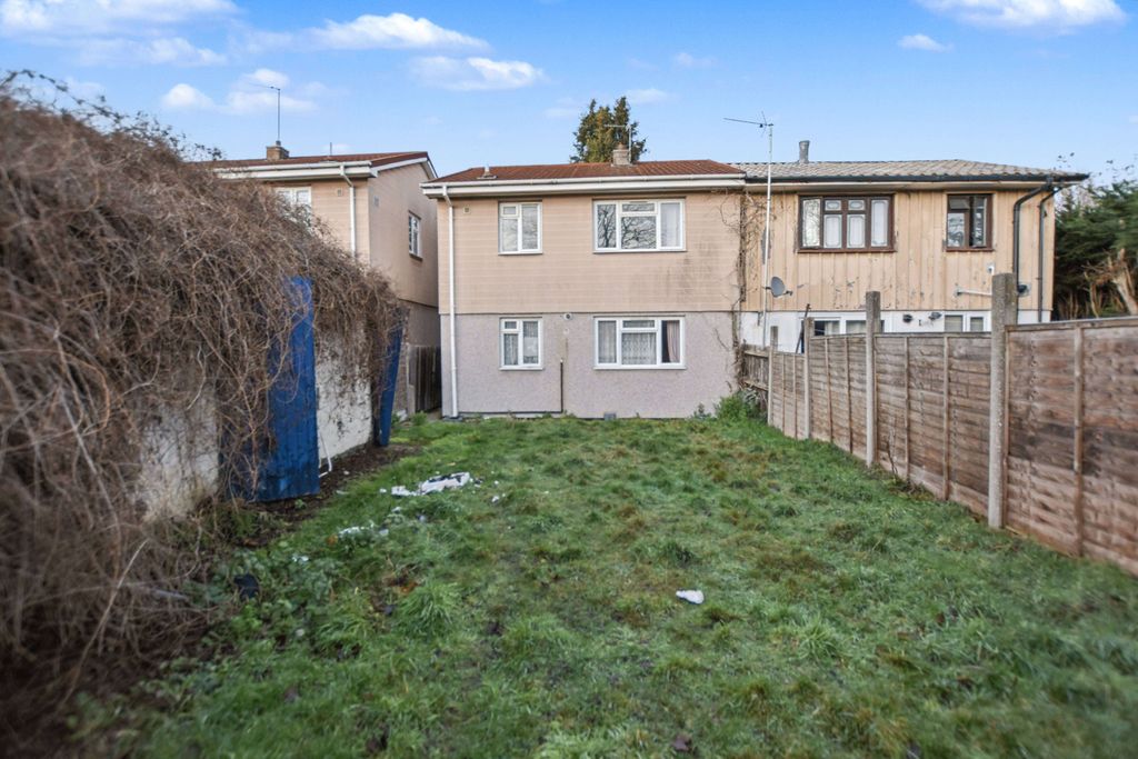 Property photo 1 of 20 40 Halcot Avenue, Bexleyheath, Kent, Da6 7Qb