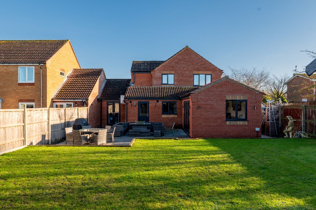 Property photo 2 of 29 4676153