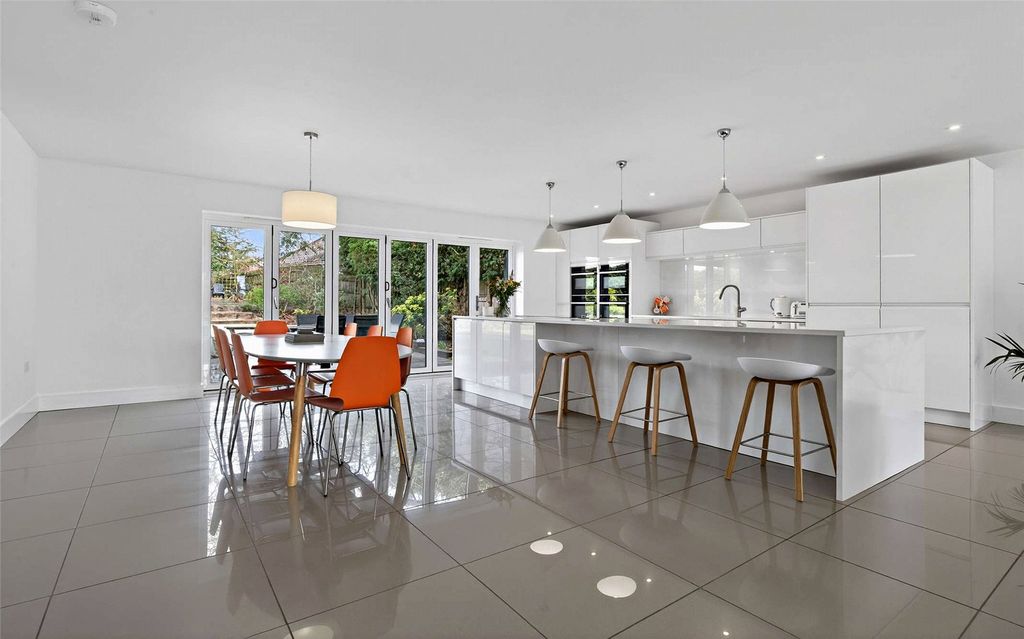 Property photo 2 of 28 Kitchen