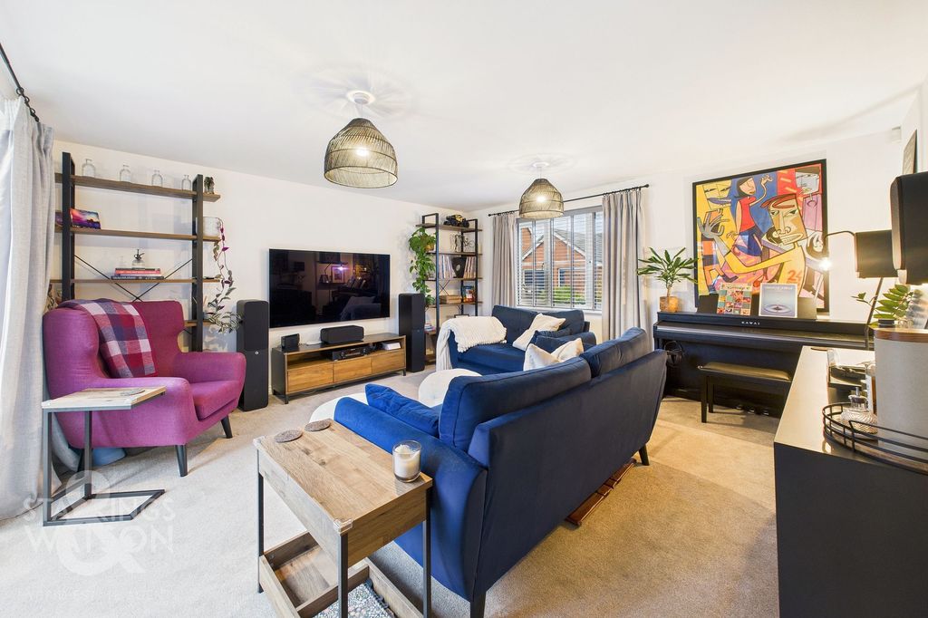 Property photo 2 of 31