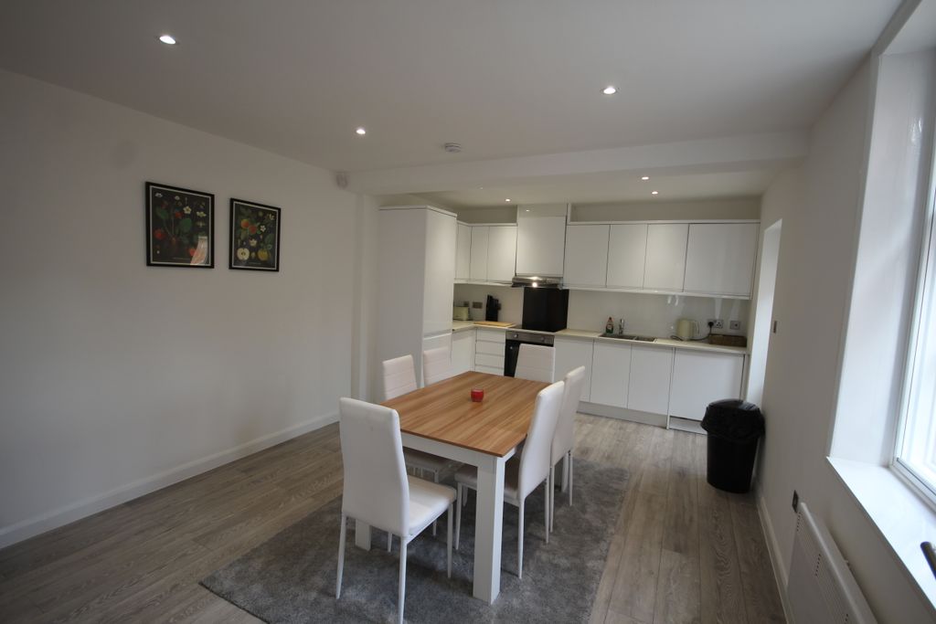 Property photo 2 of 12 Kitchen Diner