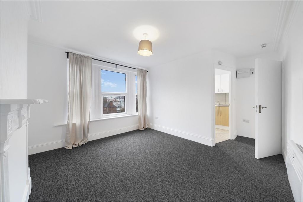 Property photo 1 of 11 Reception Room