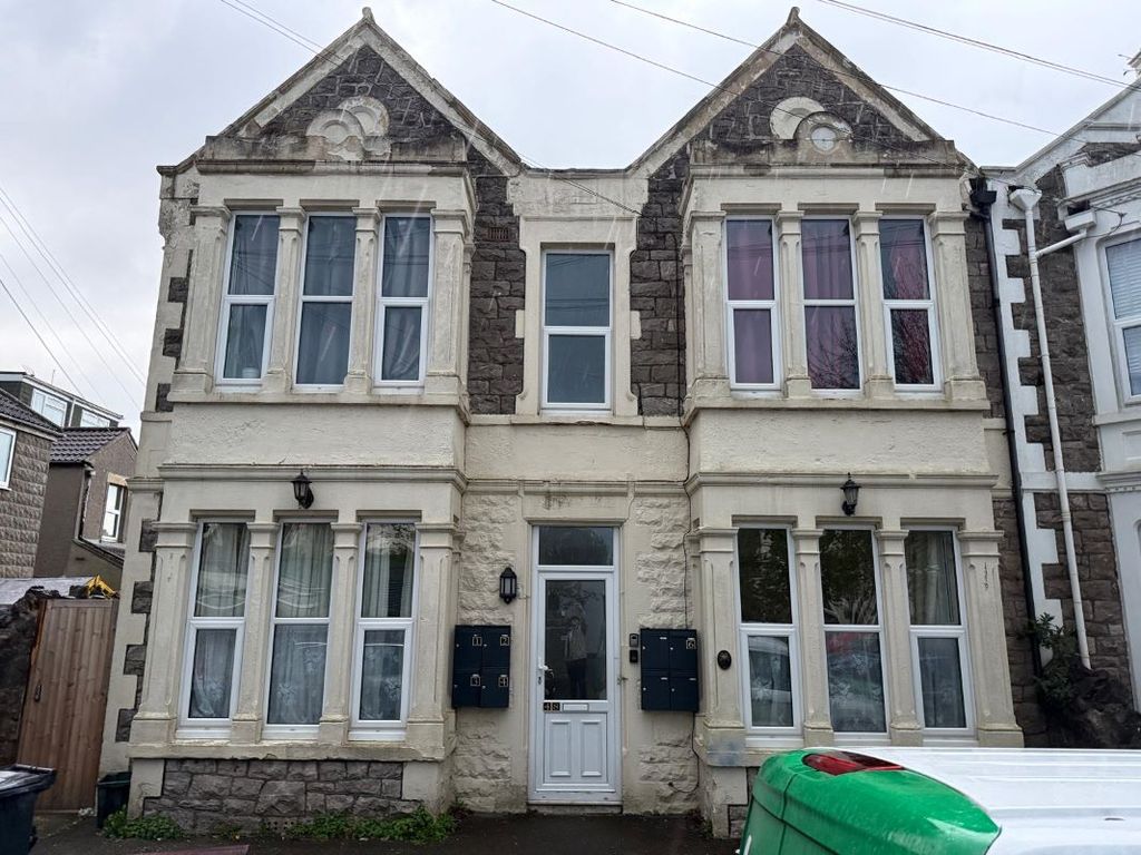 Property photo 1 of 32