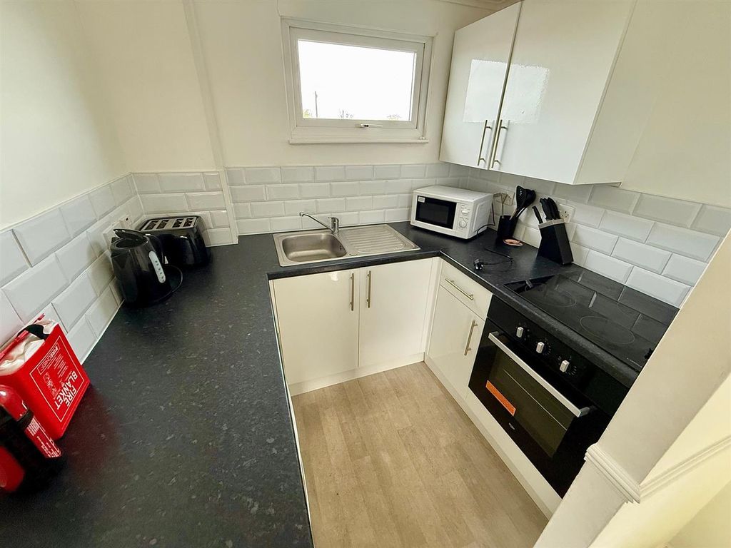 Property photo 3 of 10 Kitchen Area