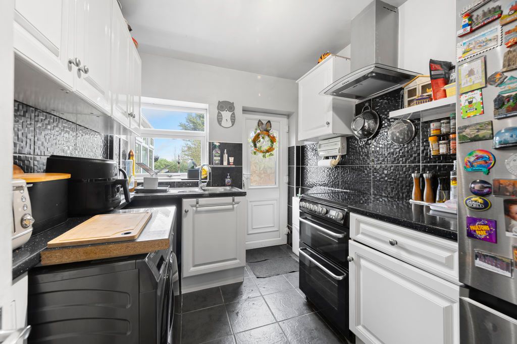 Property photo 3 of 26 Kitchen.