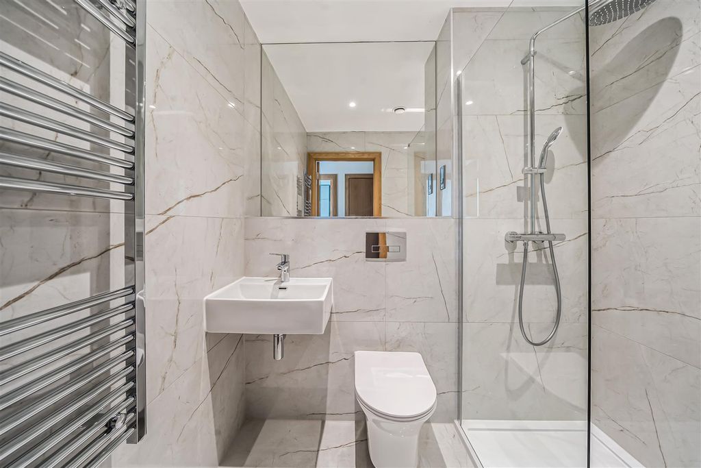 Property photo 3 of 17 1385626-25-69298B2989490.Jpg