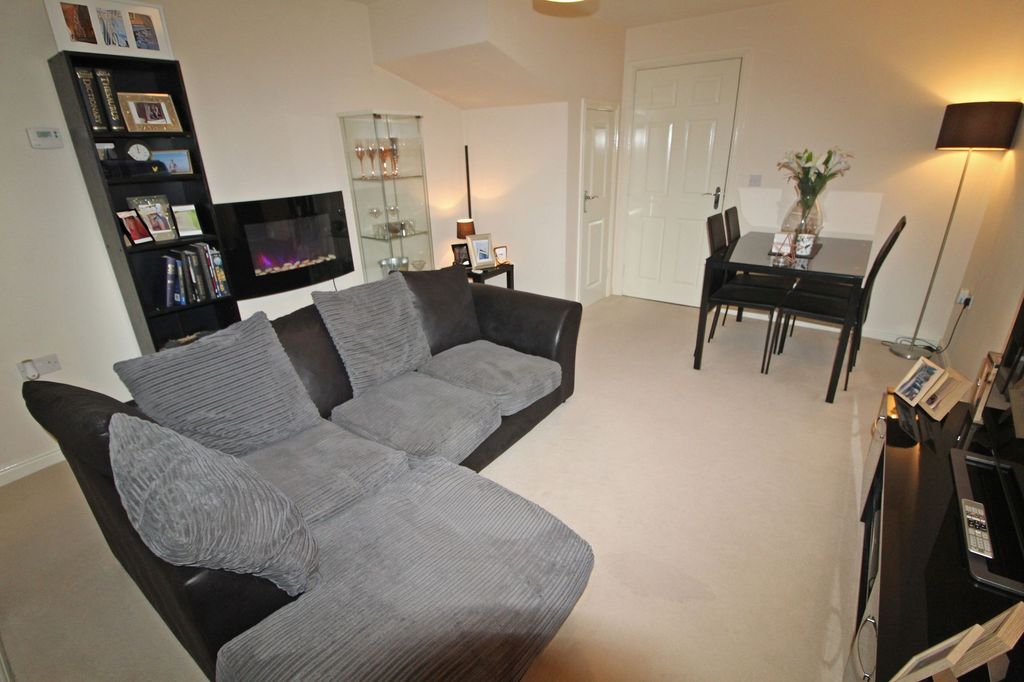 Property photo 2 of 18