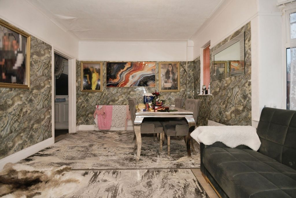 Property photo 3 of 10 Pbox-Img.Jpg