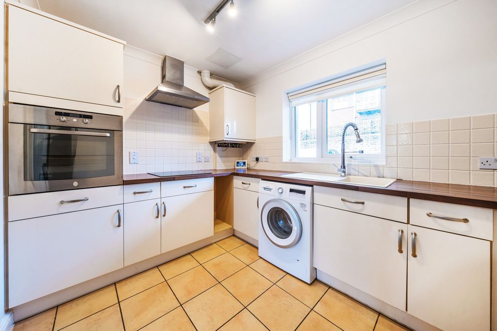 Property photo 3 of 17 Kitchen