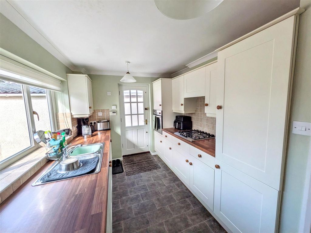 Property photo 2 of 17 Kitchen