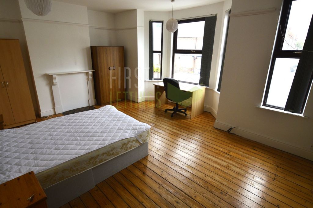 Property photo 1 of 9 Photo 13