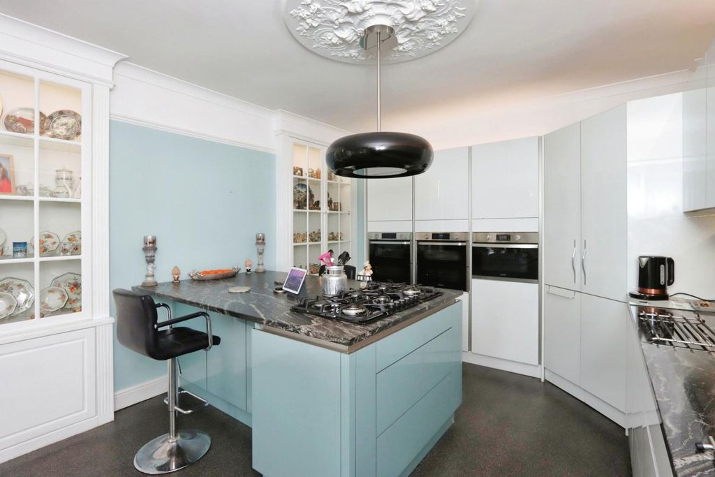 Property photo 1 of 20 Kitchen.Jpg