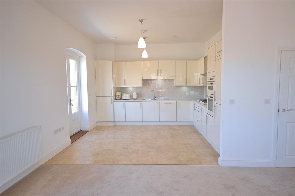Property photo 2 of 20 38 (1).Png