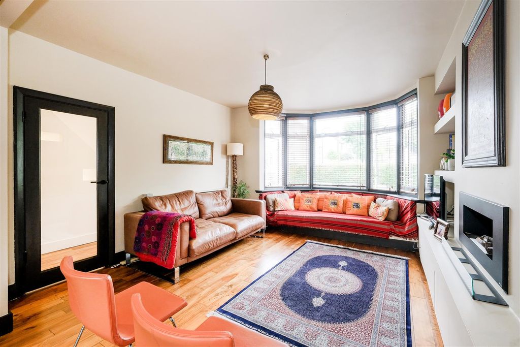 Property photo 2 of 35