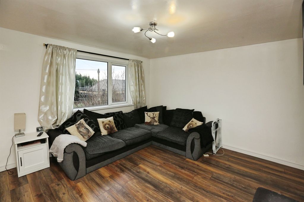 Property photo 3 of 25