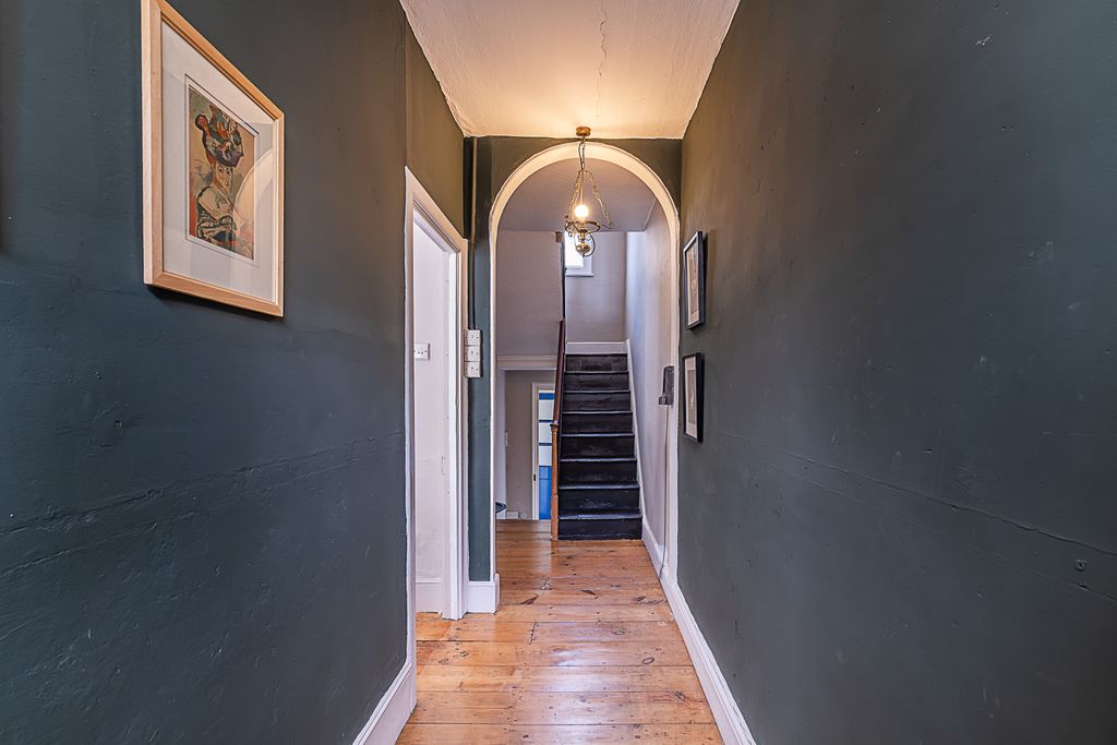 Property photo 3 of 49